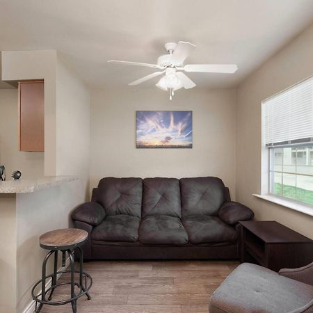 Eagle'S Den Suites Andrews A Travelodge By Wyndham Extérieur photo
